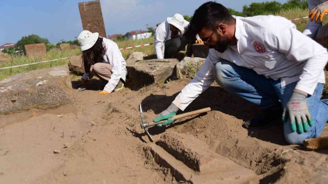 Dünyanın en büyük Türk İslam mezarlığında heyecanlandıran keşif 1